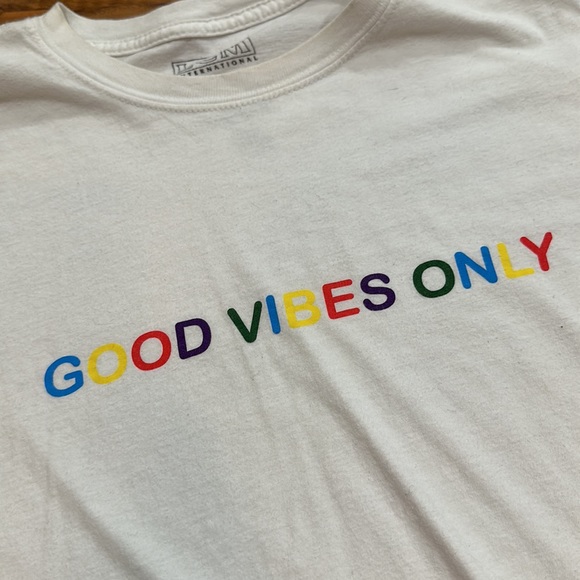 GOOD VIBES ONLY rainbow writing tshirt - Picture 2 of 2